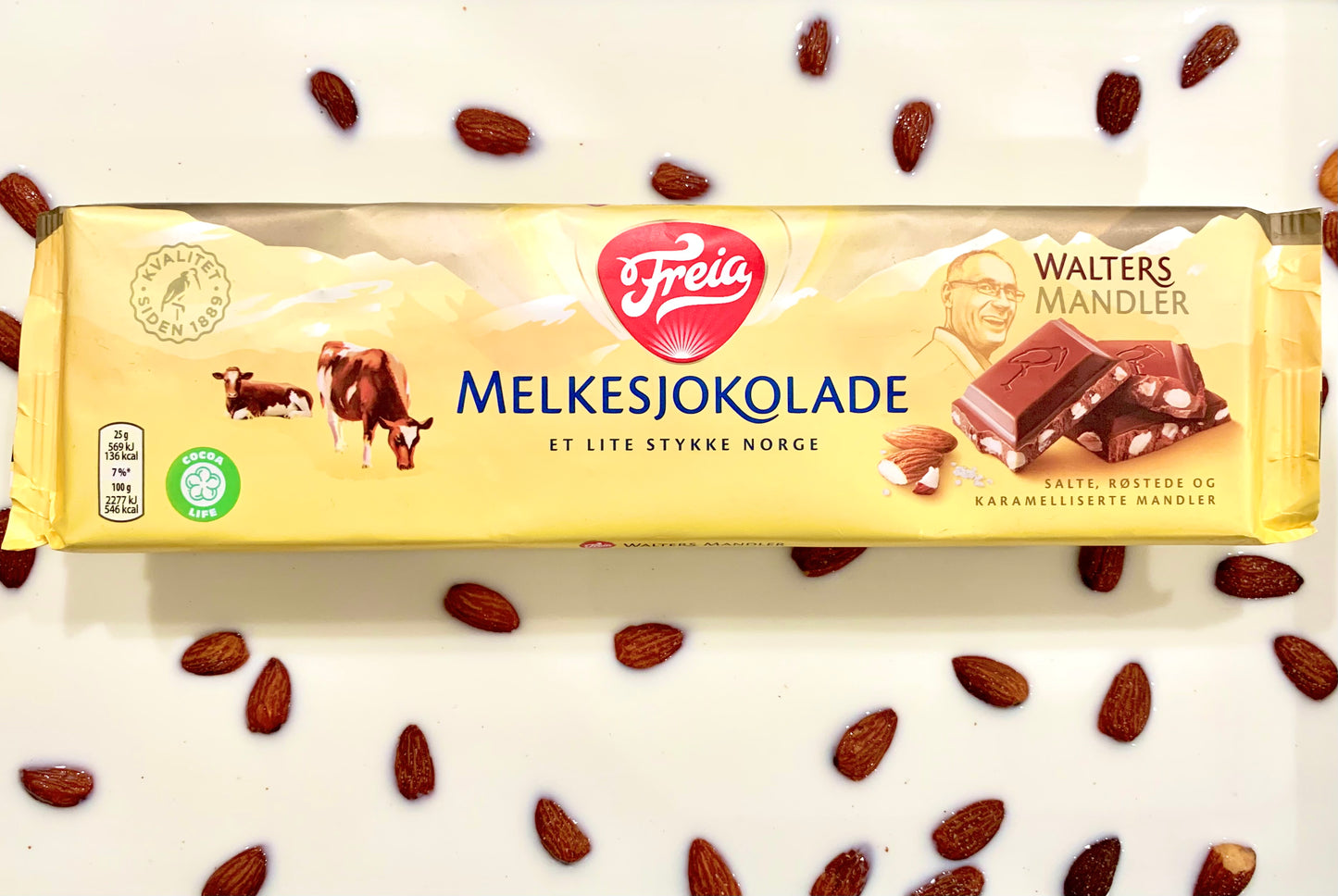 Freia Melkesjokolade Walters Mandler – Milk Chocolate with Walters Almonds 200 grams (7 ounces)