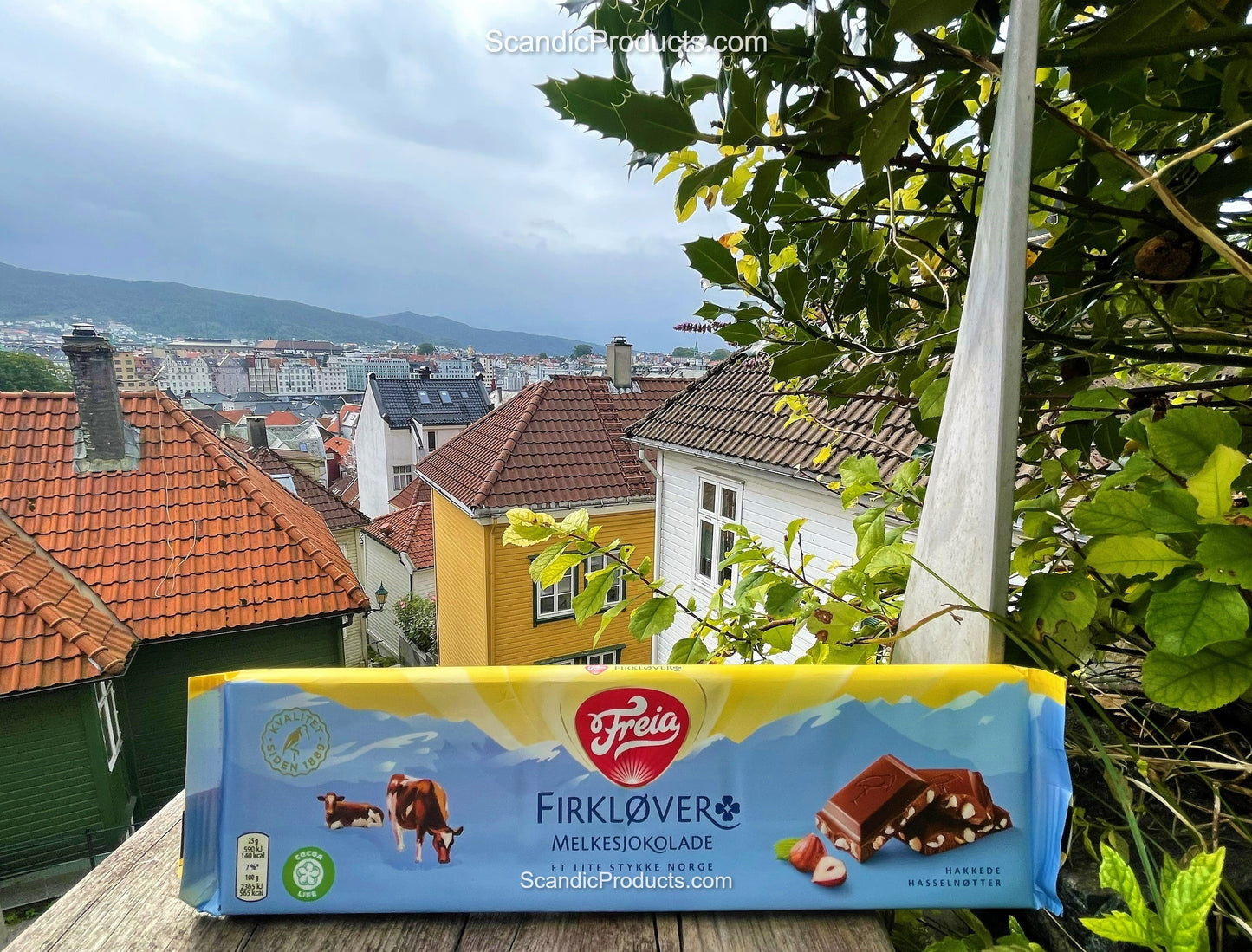 Freia Firklover - Freia Milk Chocolate with Chopped Hazelnuts 200 grams (7 oz)