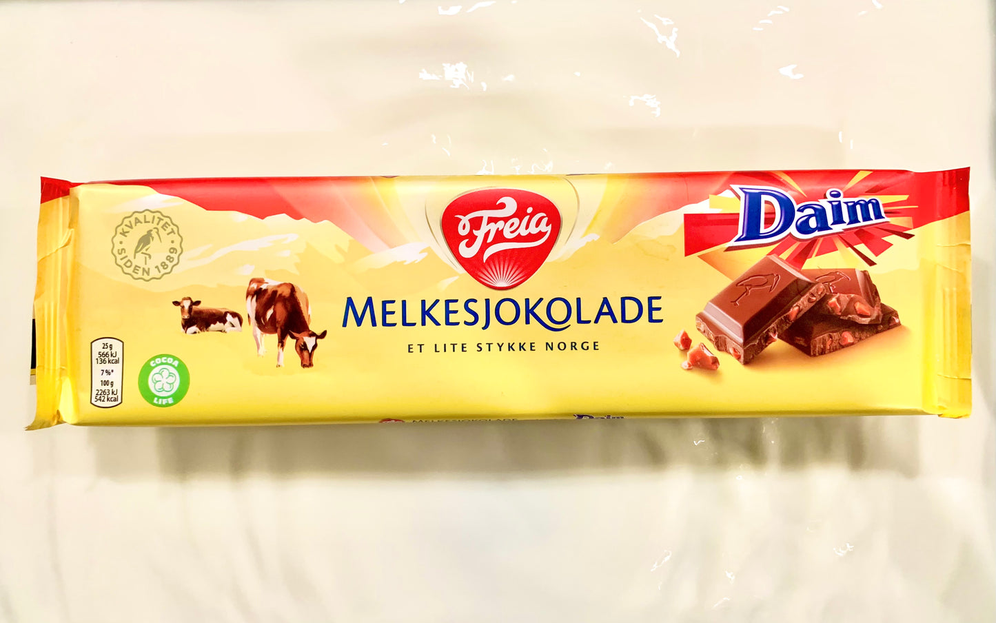 Freia Melkesjokolade Daim - Freia Milk Chocolate with Daim 200 grams (7 oz)